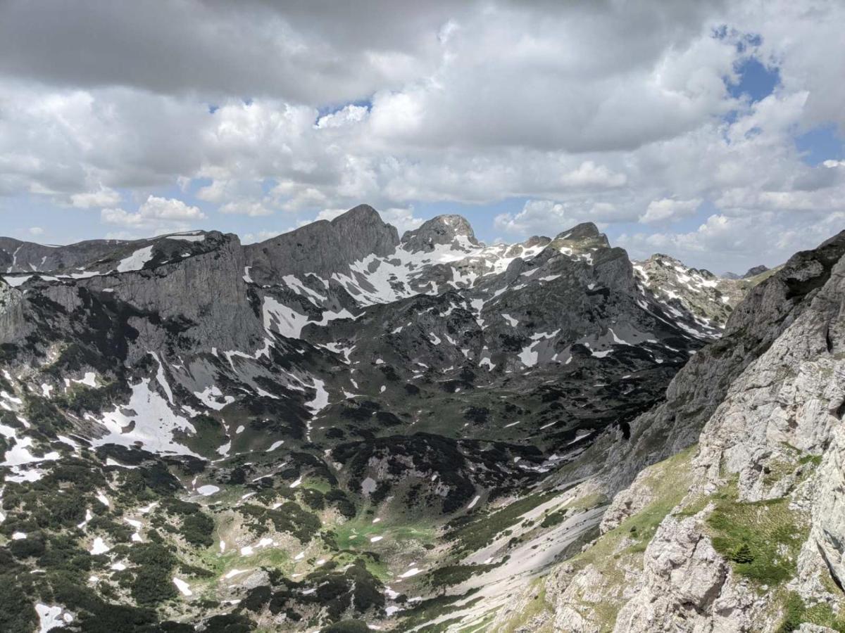 Suri Pension Plužine Buitenkant foto